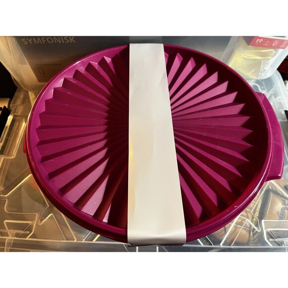 Tupperware Salad Bowl 17 Cups Pink  Kitchen Food Storage Serveware New - Picture 3 of 9